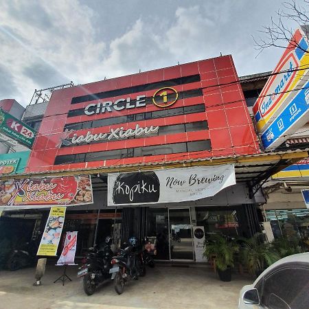 ホテル Circle One パレンバン エクステリア 写真